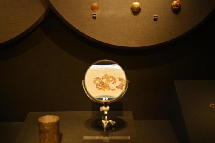 張家川縣馬家塬車輿博物館展陳的馬家塬遺址出土的金飾。李亞龍 攝